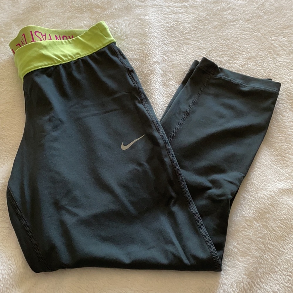 Nike Pro Dri fit Capri legging pants